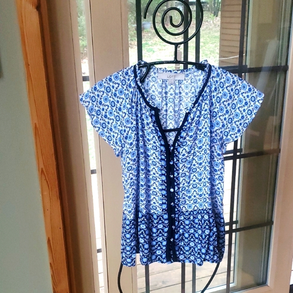 LOFT‎ Doily Floral Ruffled Neck Blue Patterned Peplum Button Sz. S Top